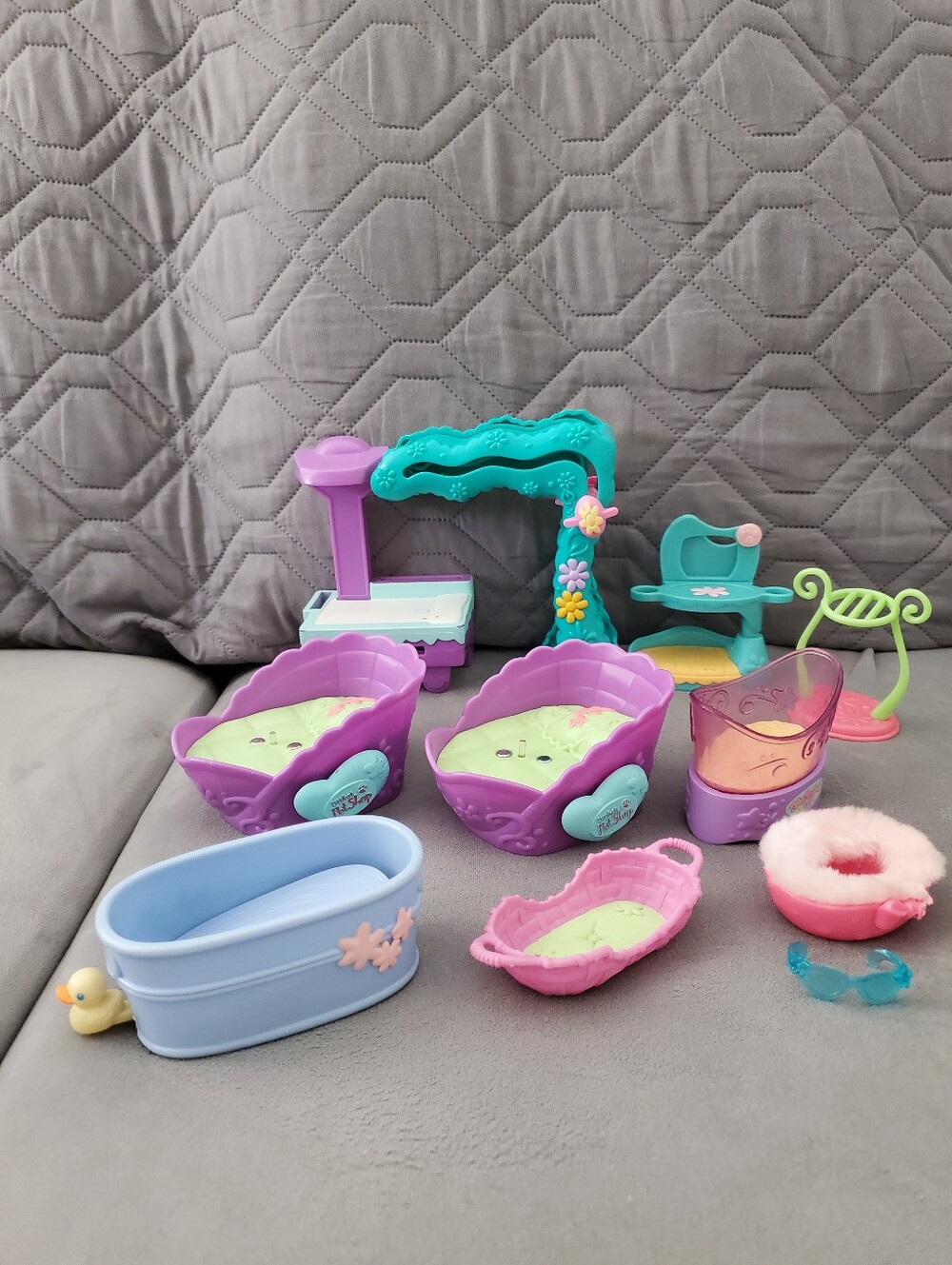 LPS the Littlest Pet Shop furniture Lot